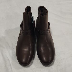 BareTraps Women's Dark Brown Leather Chukka Boots